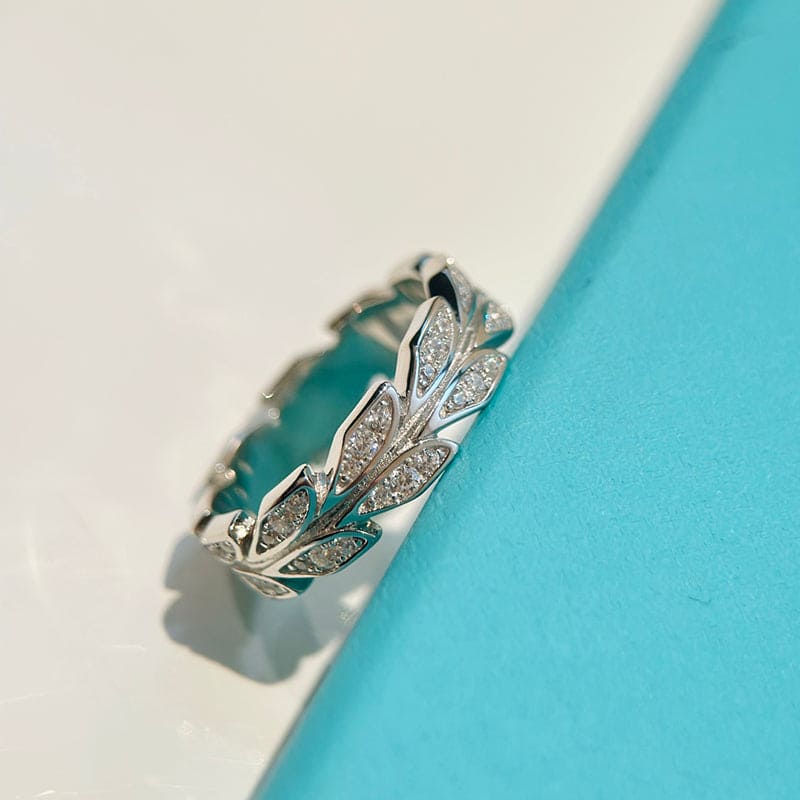 18K White Gold Victoria Vine Ring