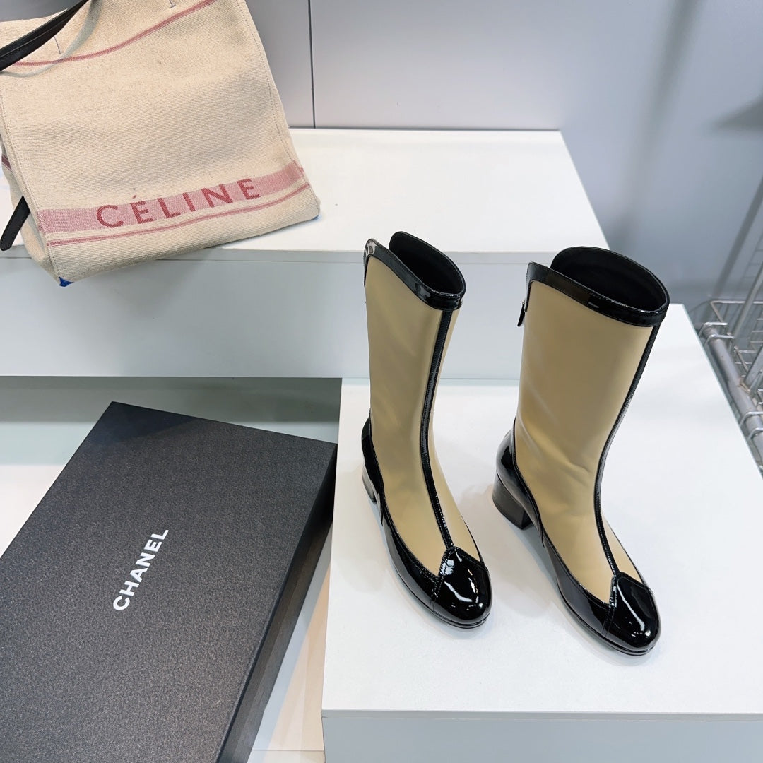CHANEL SHORT BOOTS 25S 45 MM IN BEIGE AND BLACK LAMBSKIN