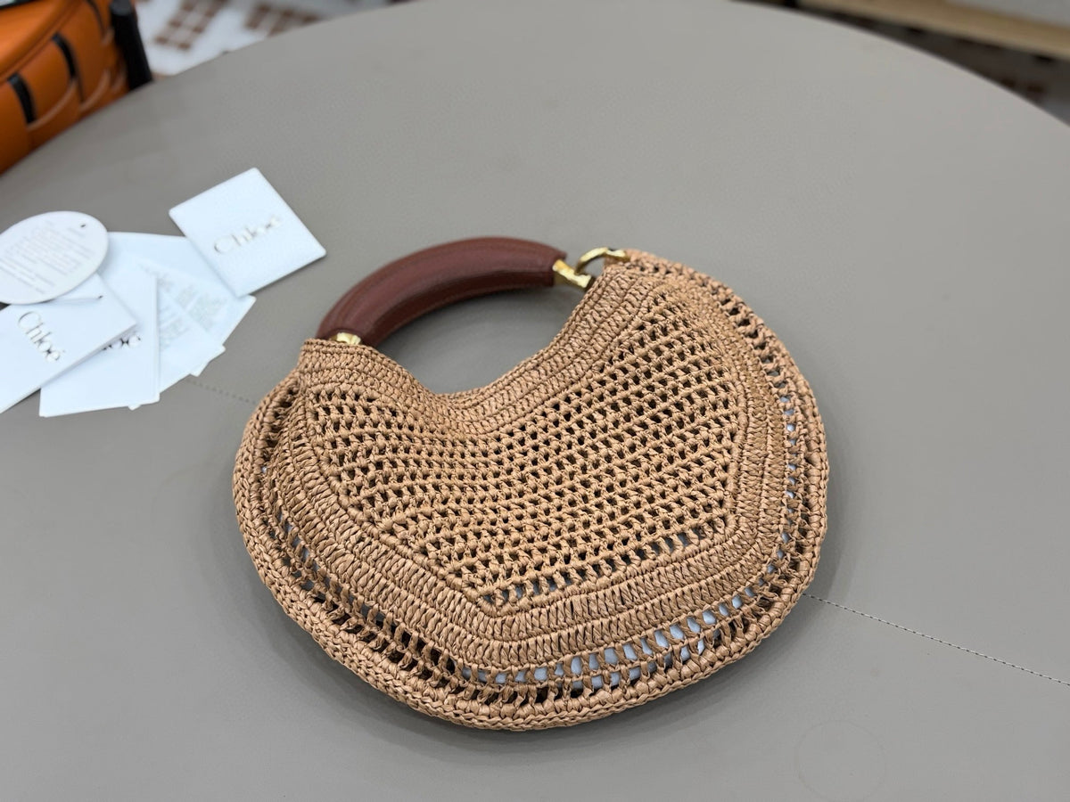 CHLOÉ 25S SUMMER BANANA HOBO BAG 36 IN LIGHT BROWN