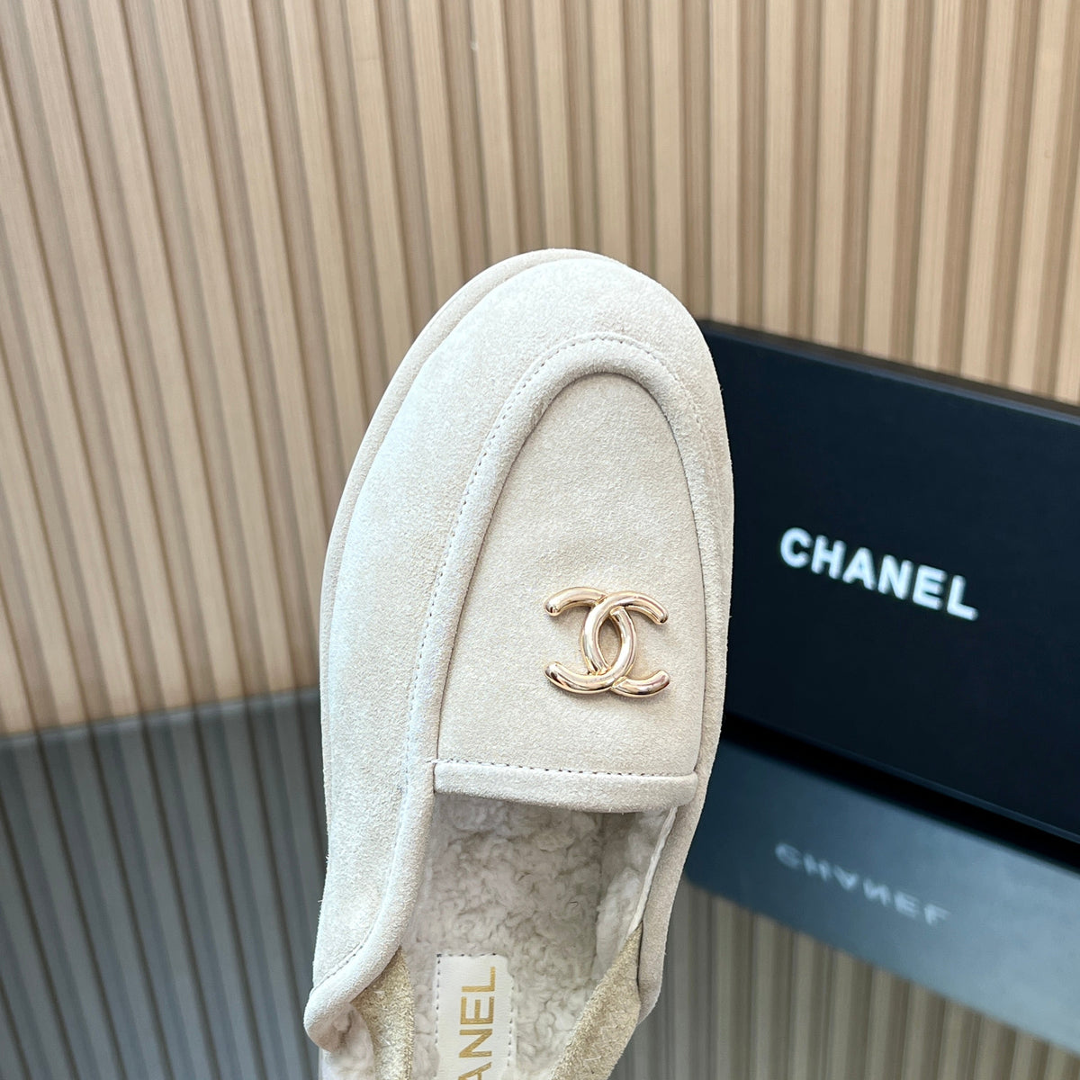 CHANEL 25S BACK STRAP MULE 15MM IN IVORY SUEDE AND WOOL GOLD HARDWRE