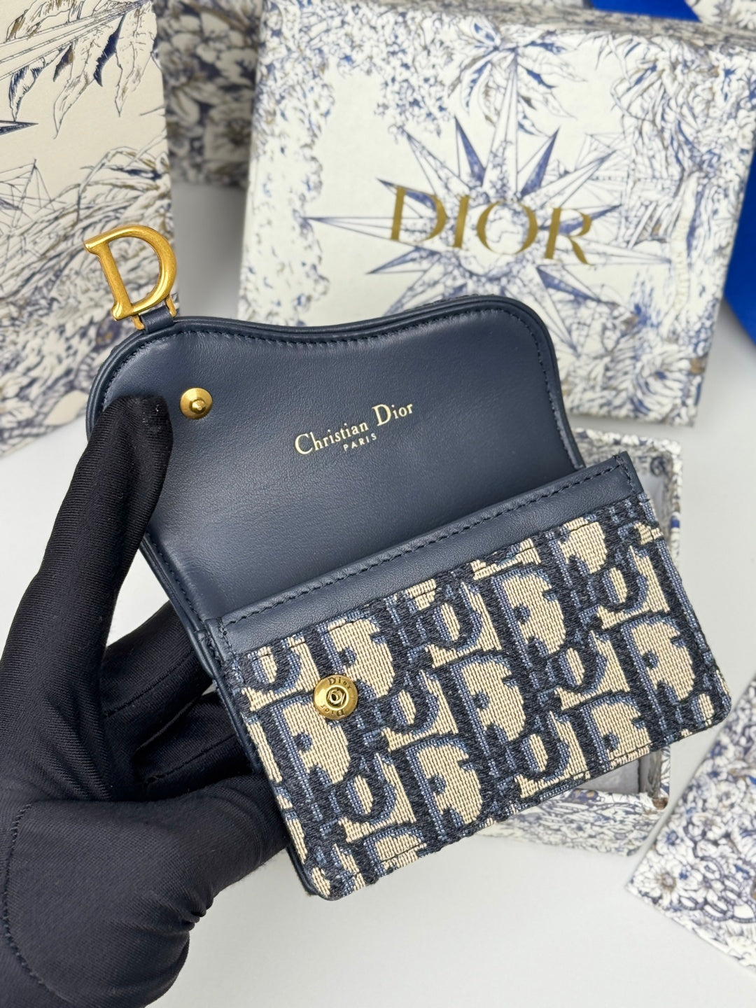 DIOR 25S SADDLE JASMINE GUSSET CARD HOLDER 10 IN BLUE OBLIQUE JACQUARD CANVAS
