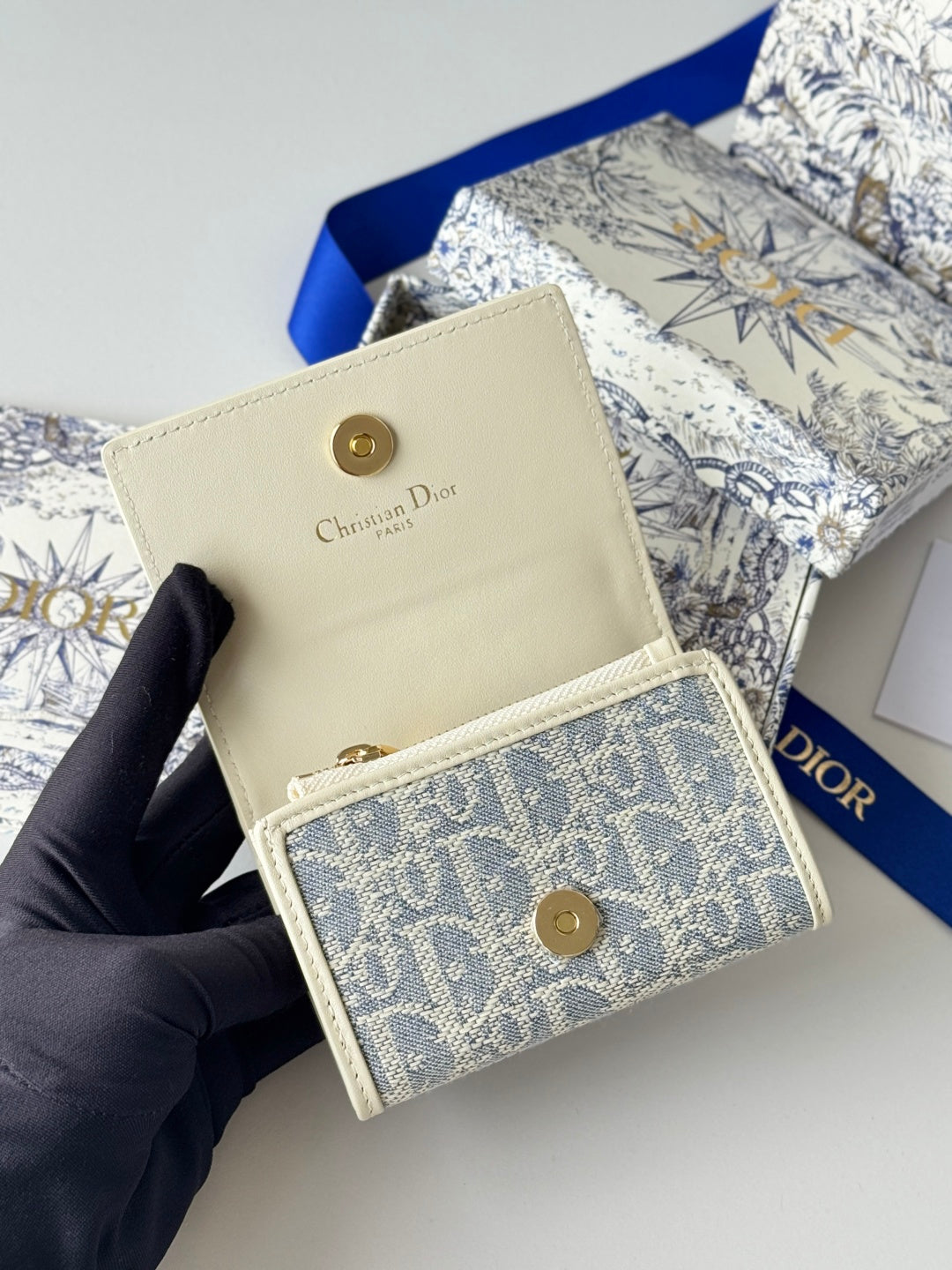 DIOR 25S CARO CARD HOLDER 11 IN LIGHT BLUE CALFSKIN AND CANVAS GOLD HARDWARE