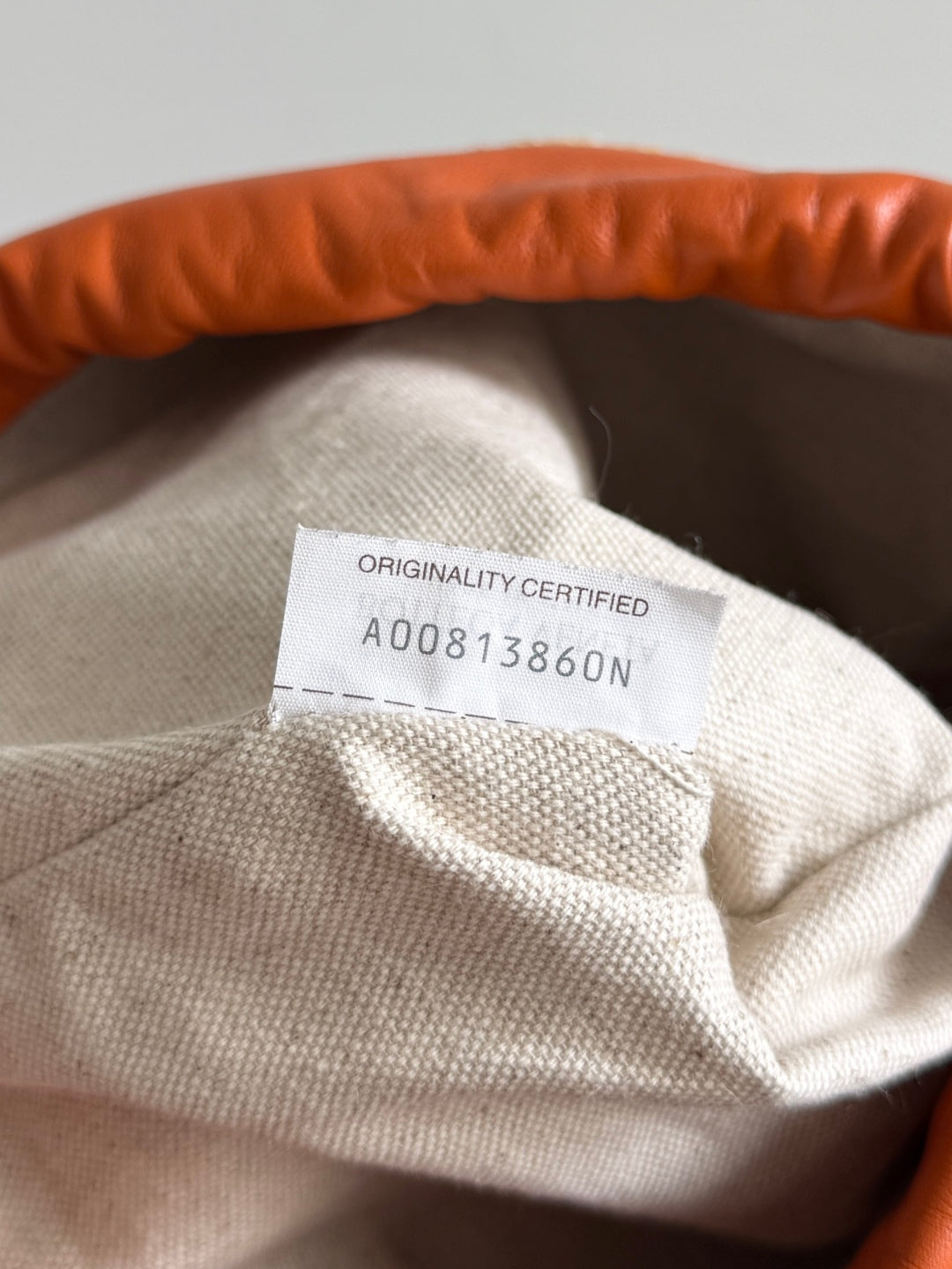 BOTTEGA VENETA 25S DUSTBAG 32 IN BURNT ORANGE RAFFIA AND CALFSKIN