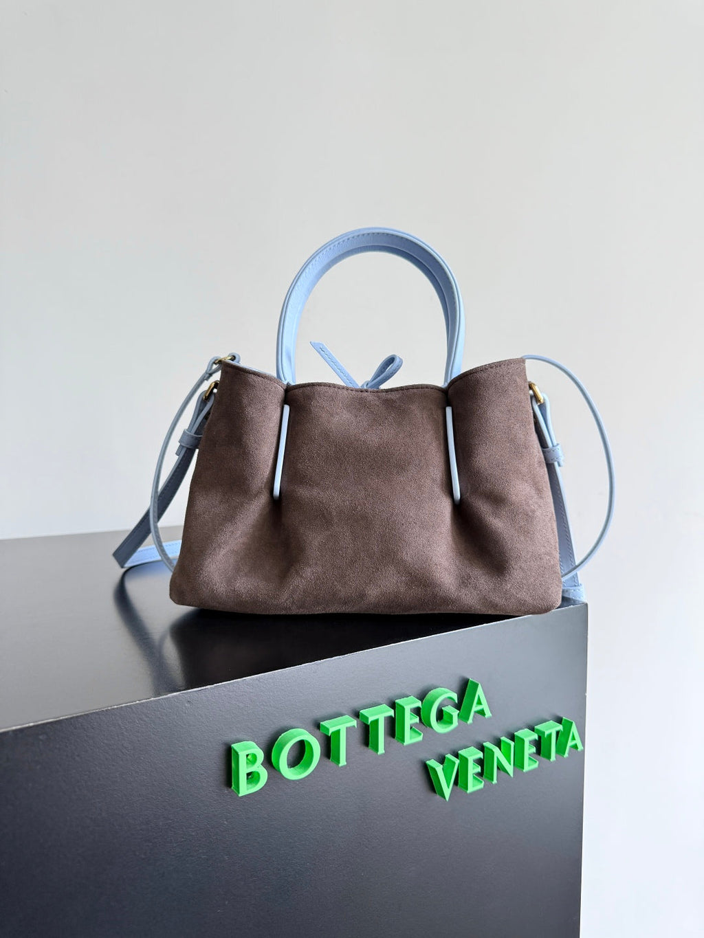 BOTTEGA VENETA 25S SMALL PINACOTECA REVERSIBLE BAG 24 IN LIGHT BLUE CALFSKIN