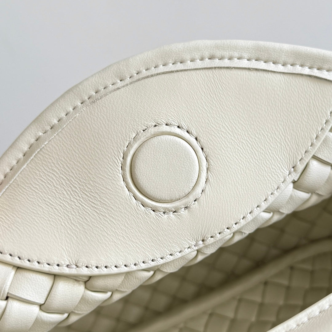 BOTTEGA VENETA 25S COBBLE TOP HANDLE BAG 23 IN IVORY CALFSKIN