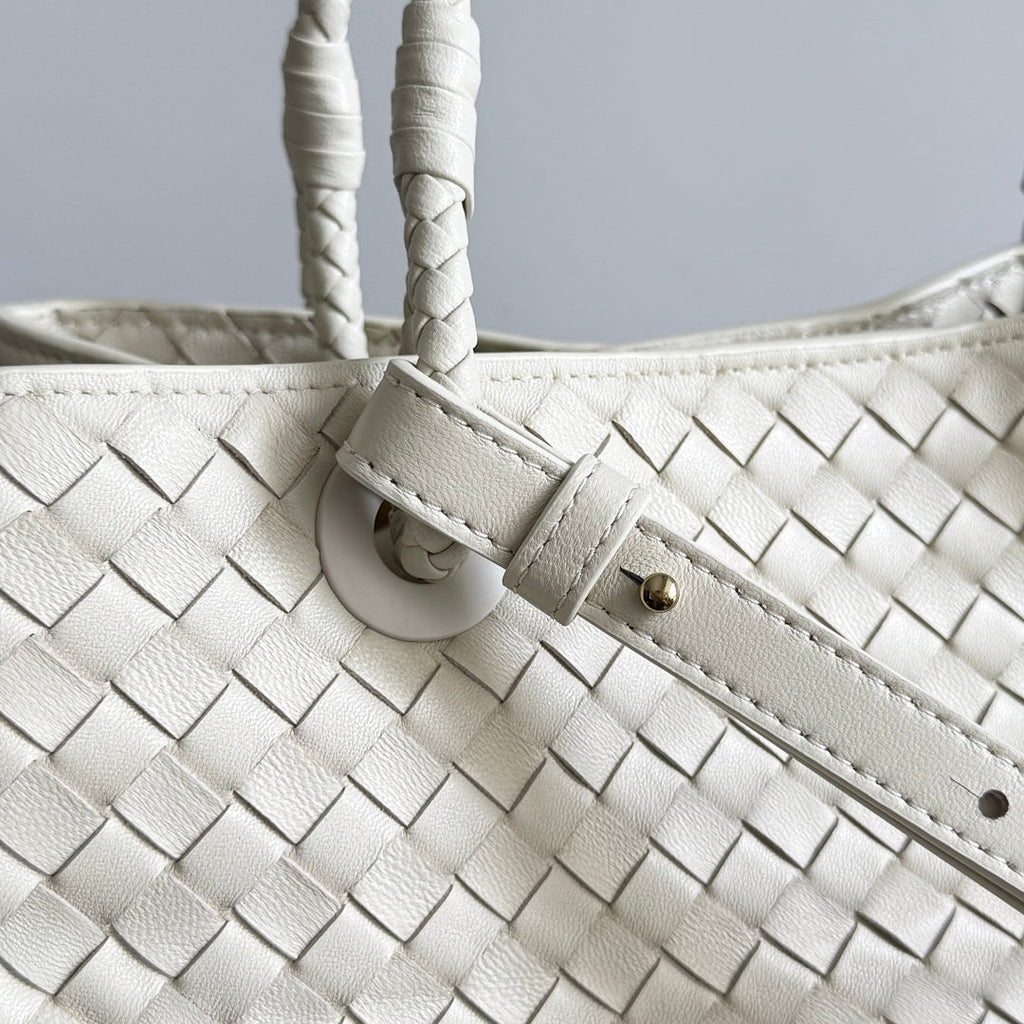 BOTTEGA VENETA 25S BASKET BAG 31 IN IVORY CALFSKIN GOLD HARDWARE