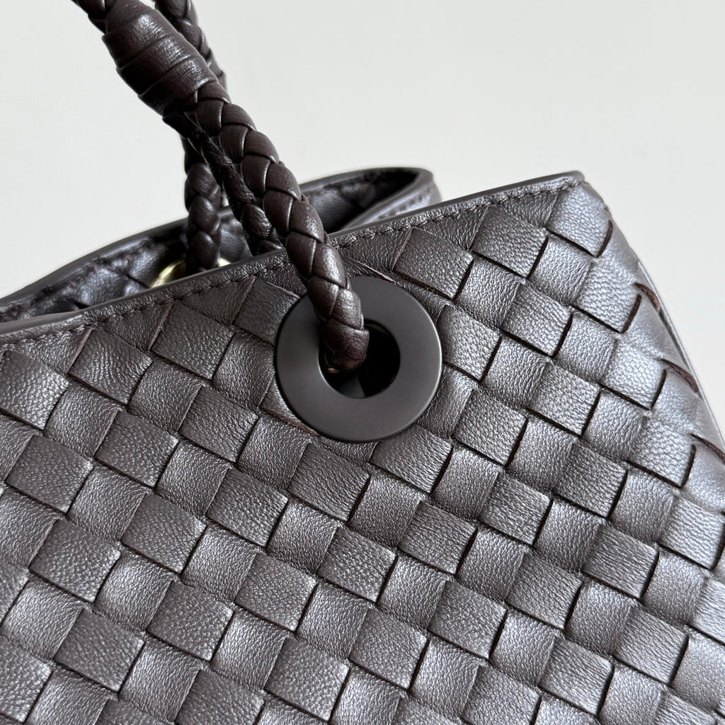 BOTTEGA VENETA 25S BASKET BAG 31 IN DARK BROWN CALFSKIN GOLD HARDWARE