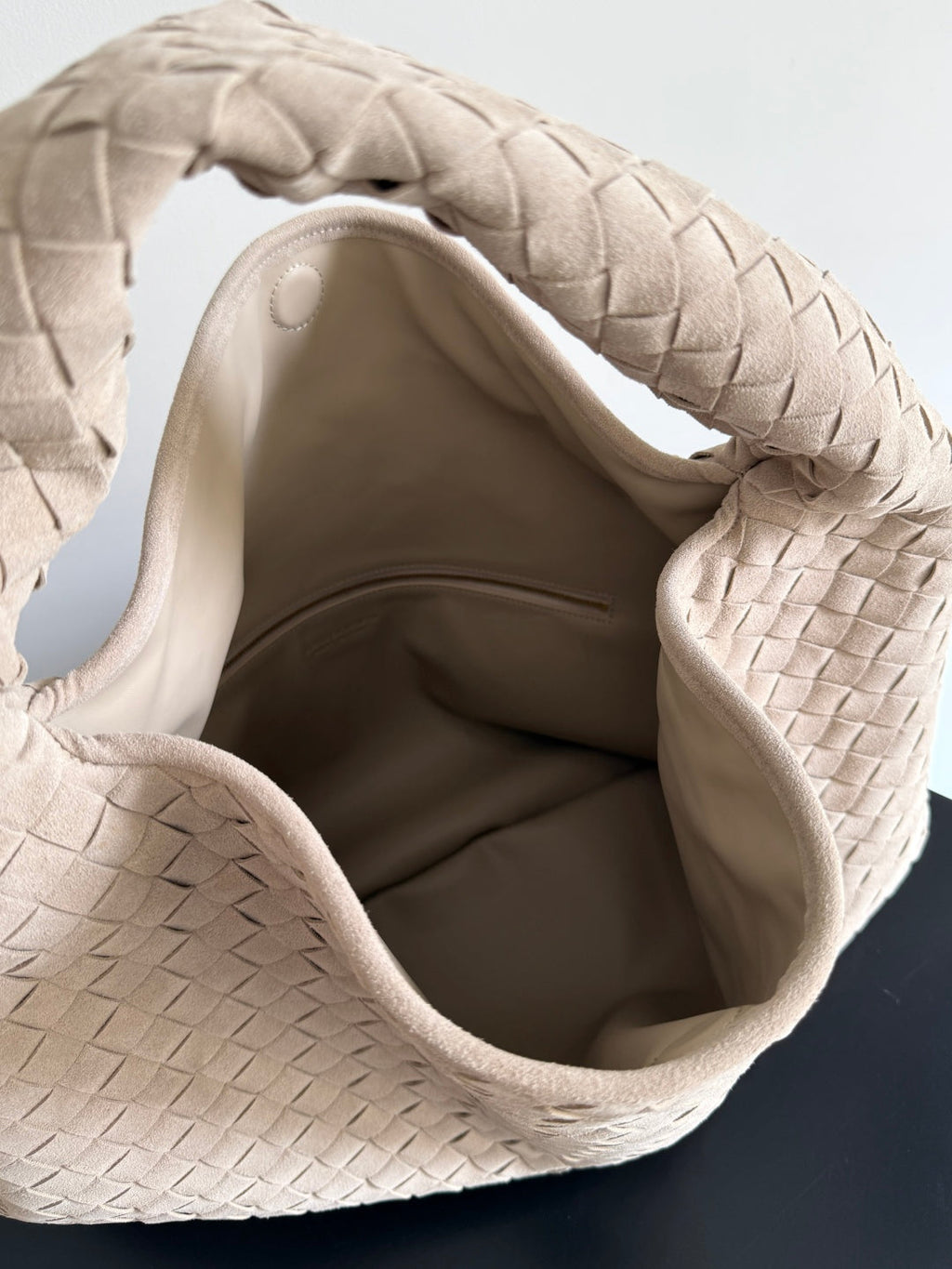 BOTTEGA VENETA 25S HOP BAG 53 IN SOFT TAUPE SUEDE GOLD HARDWARE