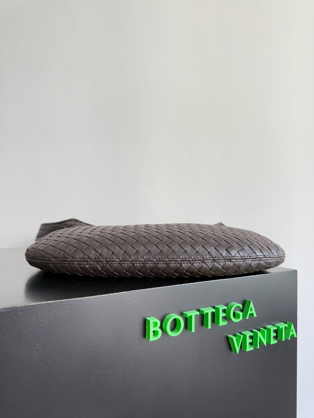 BOTTEGA VENETA 25S LARGE VENETO BAG 38 IN DARK BROWN CALFSKIN SILVER HARDWARE