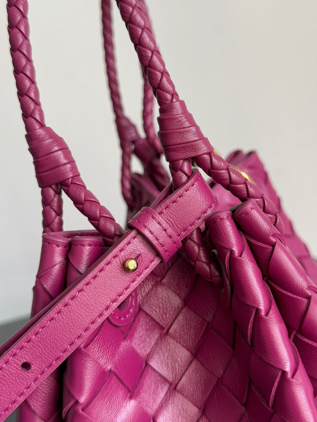BOTTEGA VENETA 25S SMALL PARACHUTE 29 IN RASPBERRY PINK CALFSKIN GOLD HARDWARE
