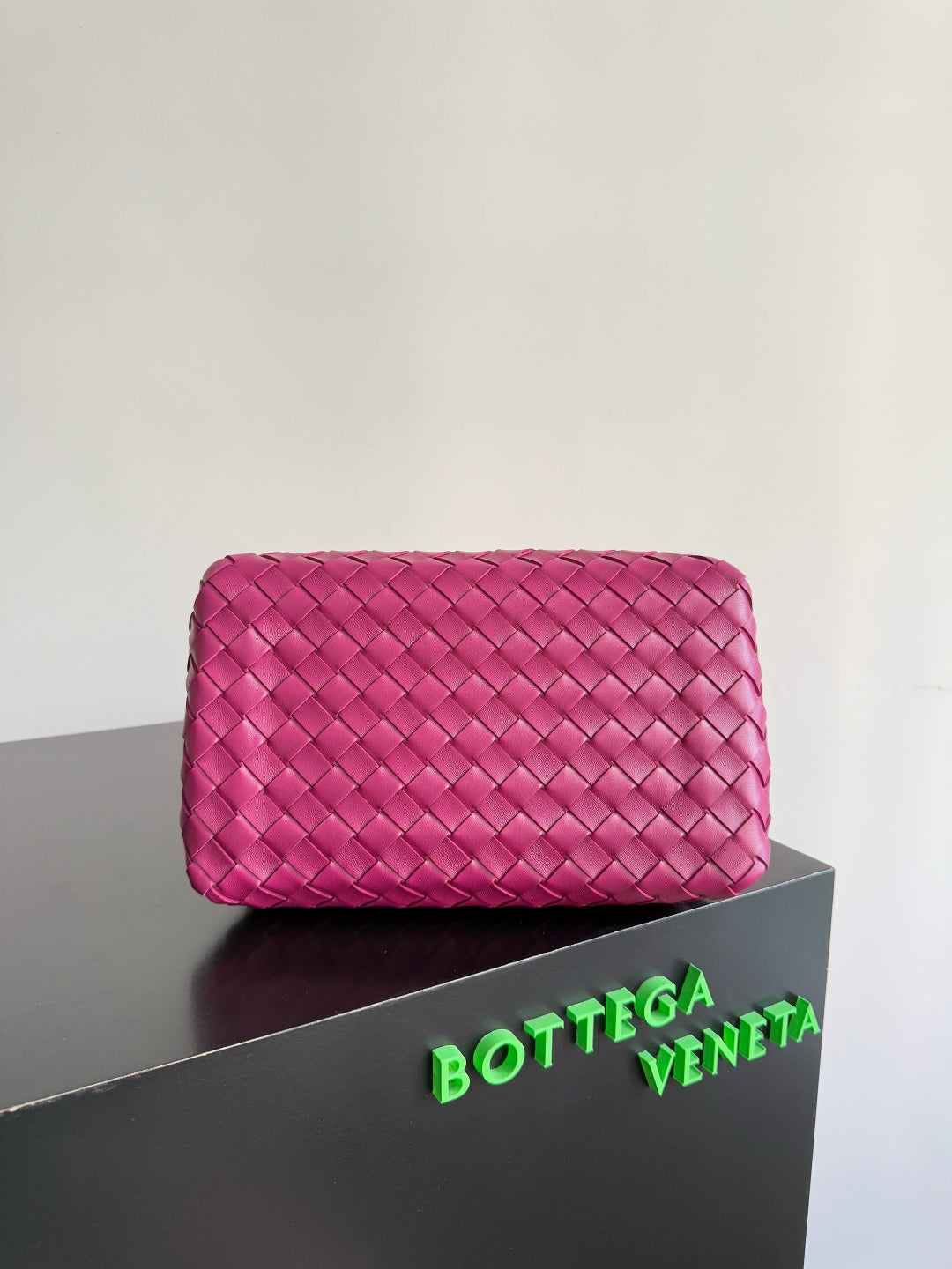 BOTTEGA VENETA 25S SMALL PARACHUTE 29 IN RASPBERRY PINK CALFSKIN GOLD HARDWARE