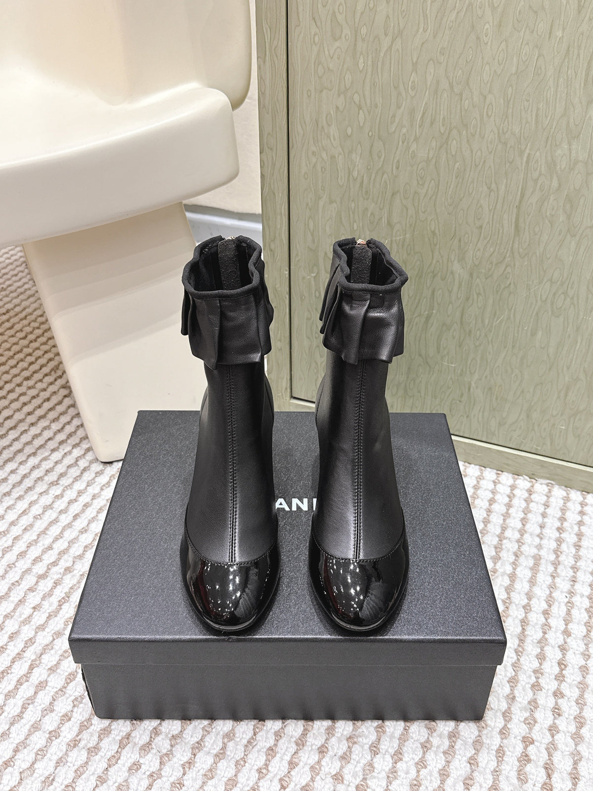 CHANEL 25S ANKLE BOOTS IN BLACK CALFSKIN GLOSSY TOE RUCHED