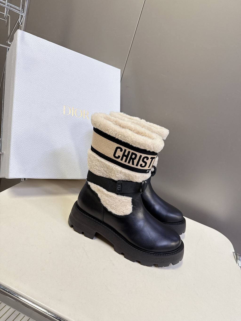 DIOR 25S D-MAJOR ANKLE BOOTS IN BLACK LAMBSKIN AND CREAM WHITE WOOL