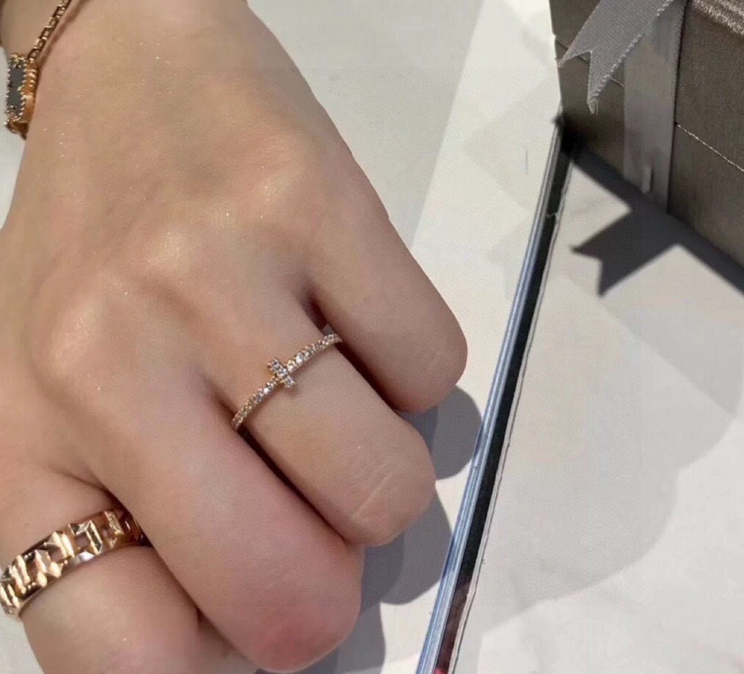 18K Tiffany Diamond Wire Ring