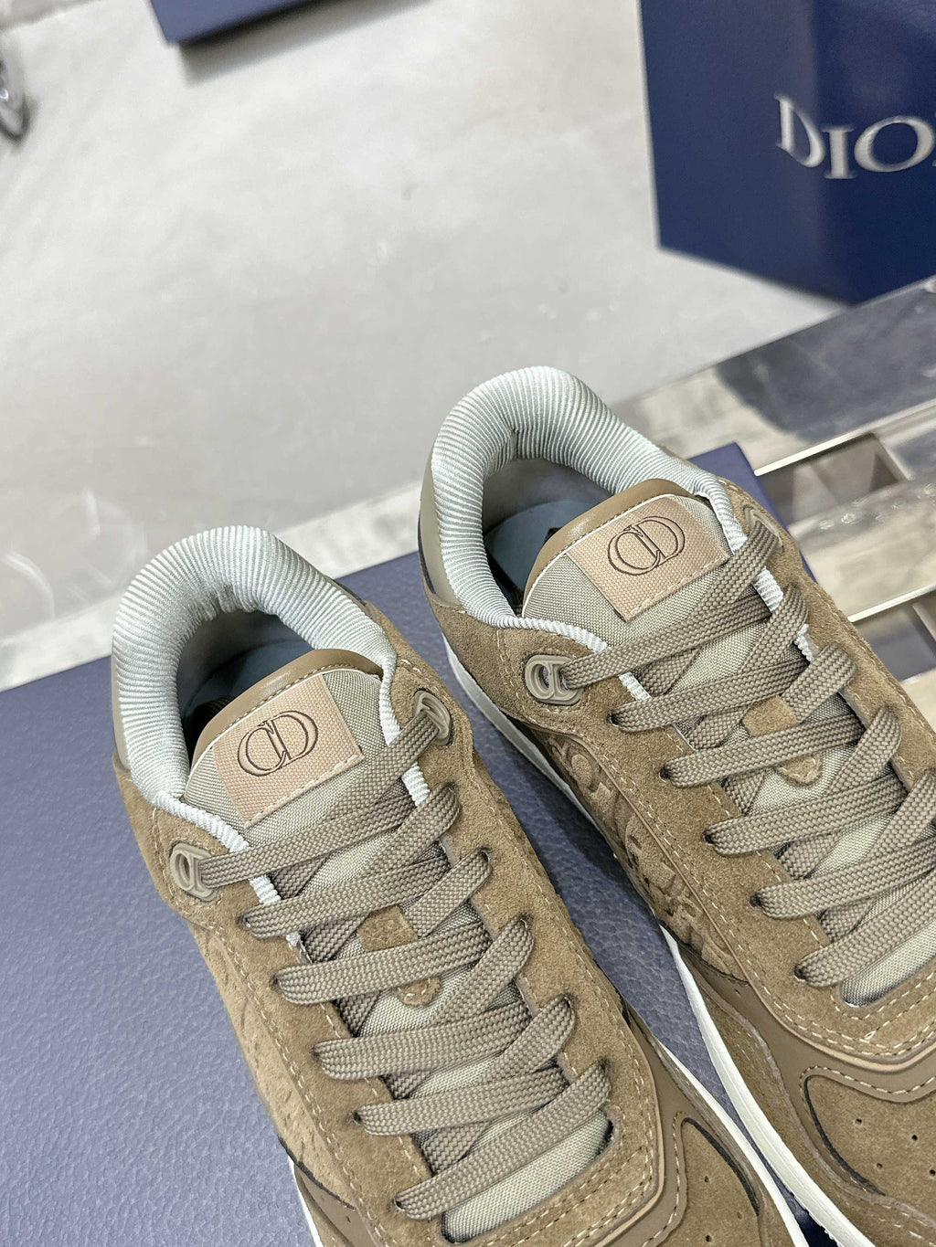 DIOR 25S B27 UPTOWN LOW-TOP SNEAKERS IN OLIVE BROWN CALFSKIN STYLE 5