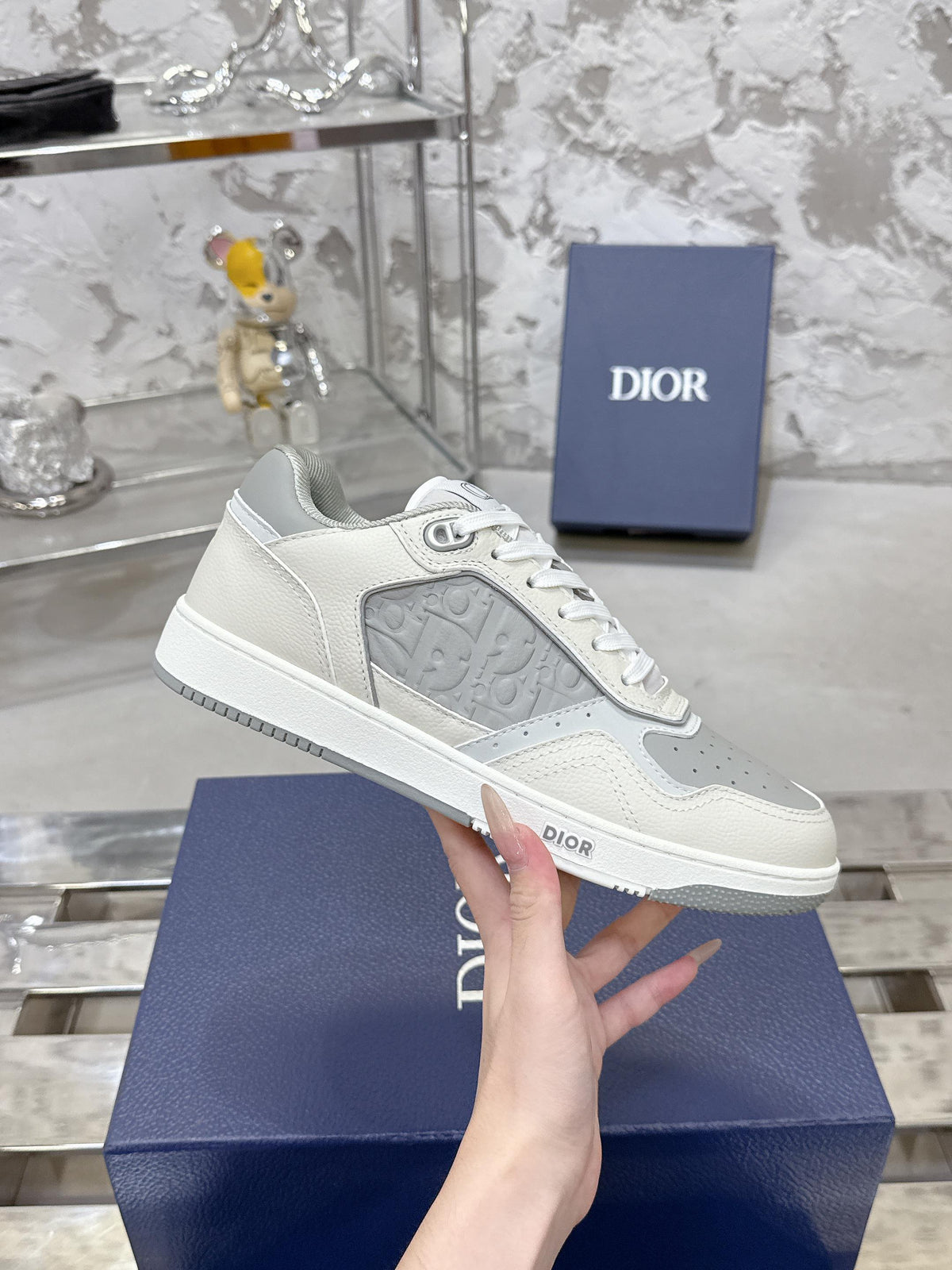 DIOR 25S B27 UPTOWN LOW-TOP SNEAKERS IN WHITE MIX GREY CALFSKIN STYLE 1
