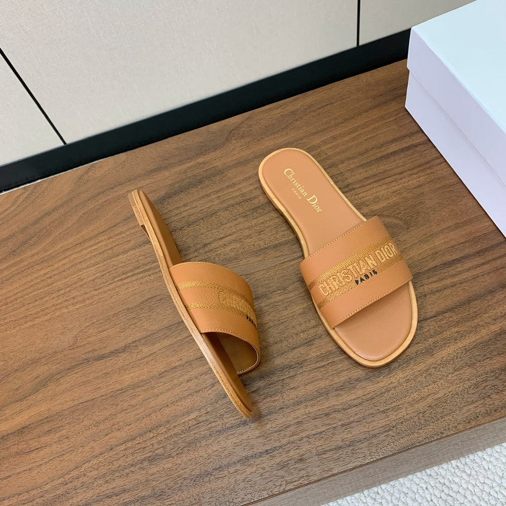 DIOR 25S DWAY SLIDE IN LIGHT BROWN CALFSKIN