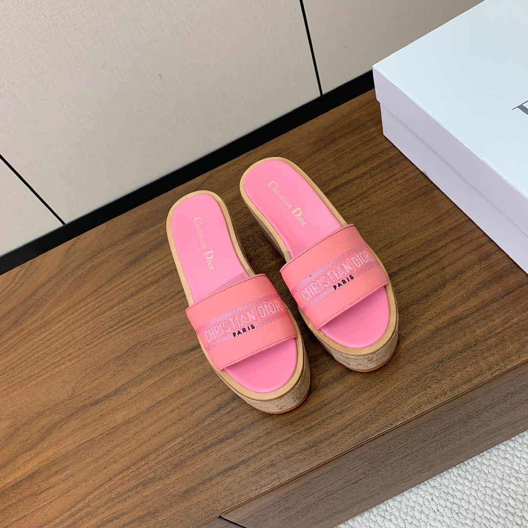 DIOR 25S DWAY WEDGE SLIDE 90 MM IN PINK CALFSKIN