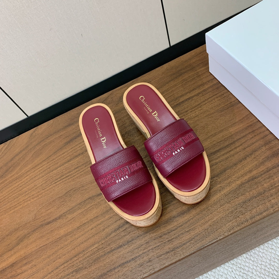DIOR 25S DWAY WEDGE SLIDE 90 MM IN DARK RED CALFSKIN