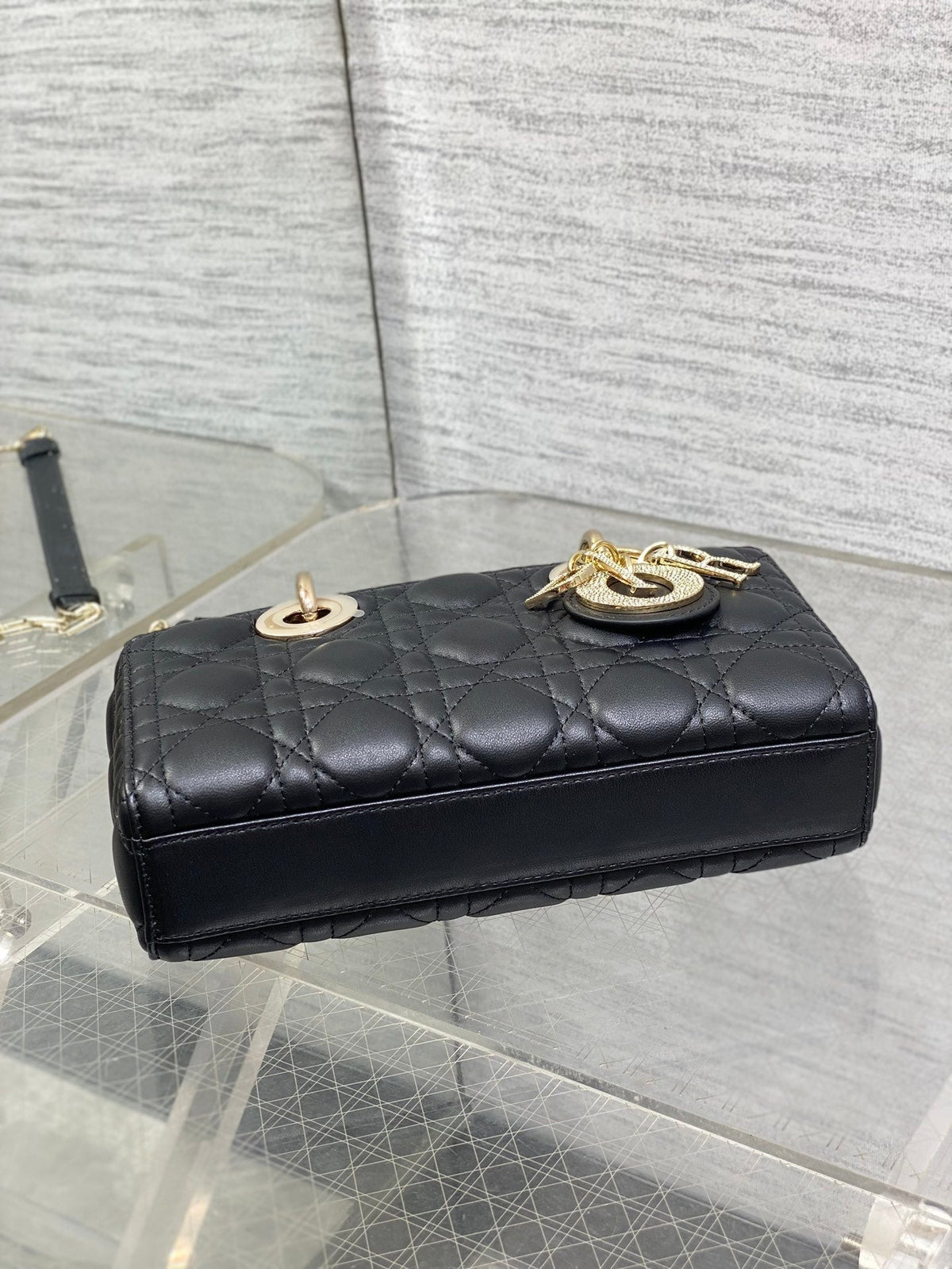 DIOR 25S SMALL LADY D‑JOY BAG 22 IN BLACK CALFSKIN GOLD HARDWRE
