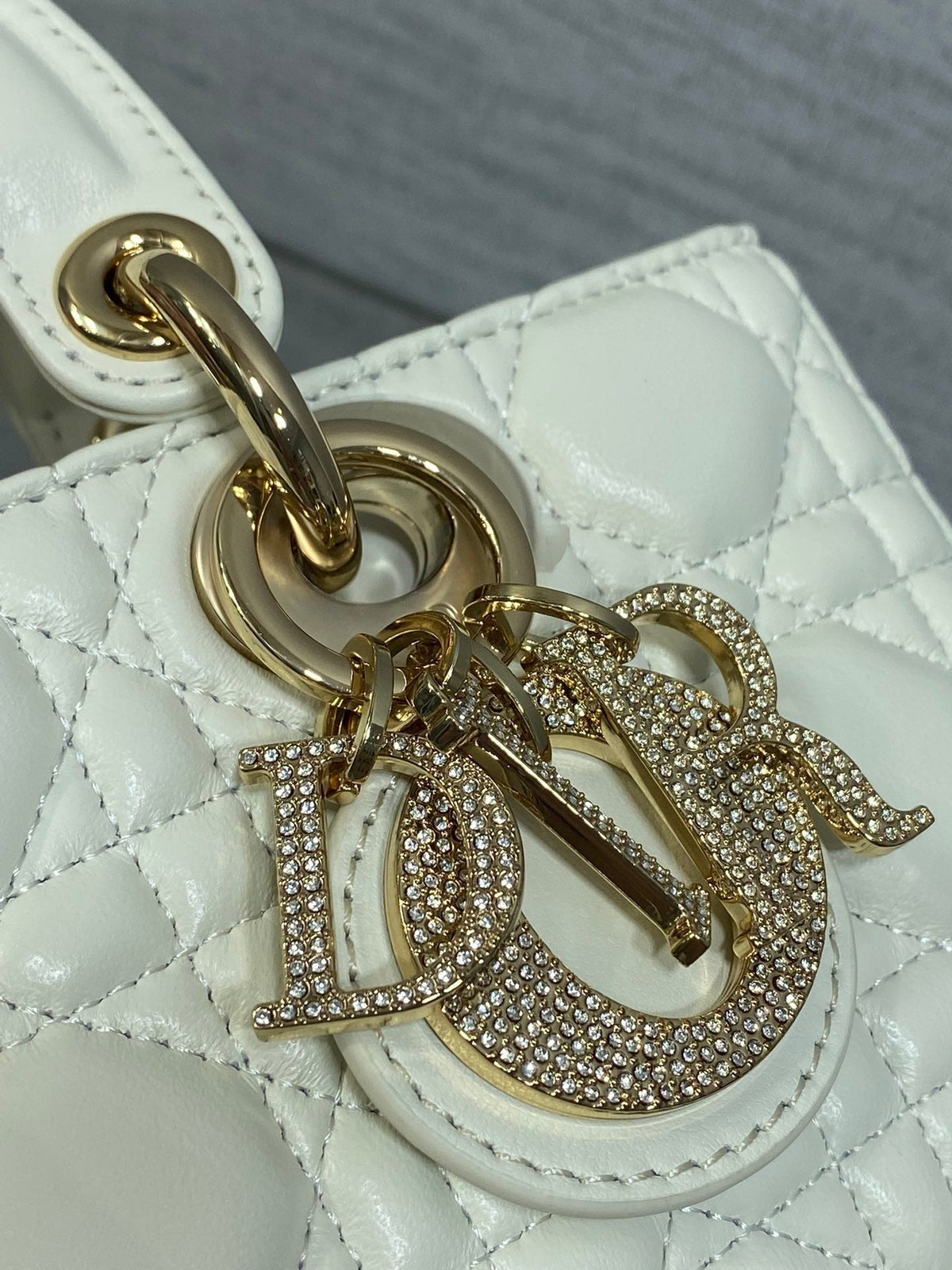 DIOR 25S SMALL LADY D‑JOY BAG 22 IN IVORY CALFSKIN GOLD HARDWRE