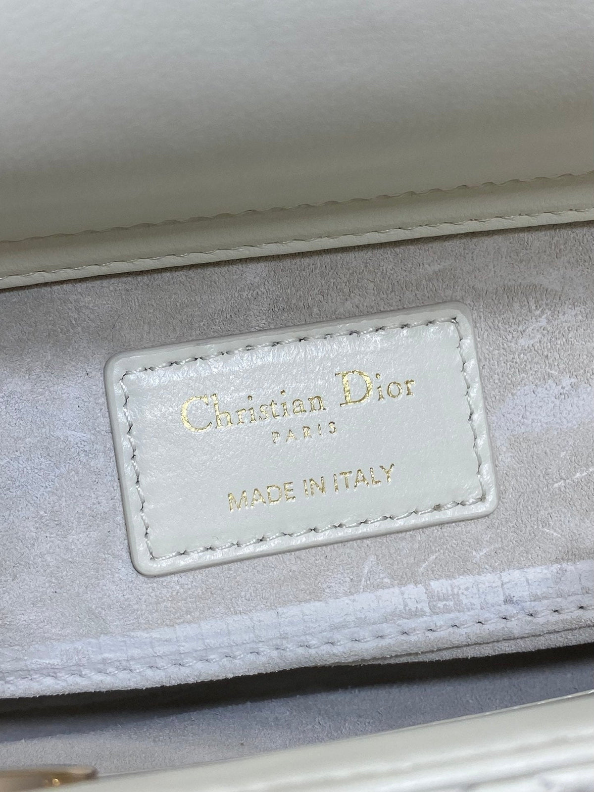 DIOR 25S SMALL LADY D‑JOY BAG 22 IN IVORY CALFSKIN GOLD HARDWARE