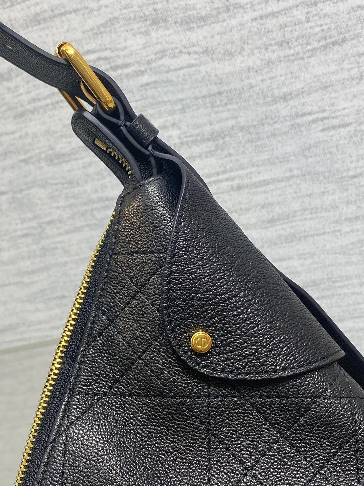 DIOR 25S MEDIUM VOYAGE BAG 28 IN BLACK FLAT MACROCANNAGE GRAINED CALFSKIN