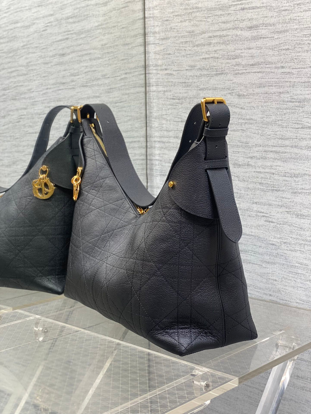 DIOR 25S VOYAGE BAG 34 IN BLACK FLAT MACROCANNAGE GRAINED CALFSKIN