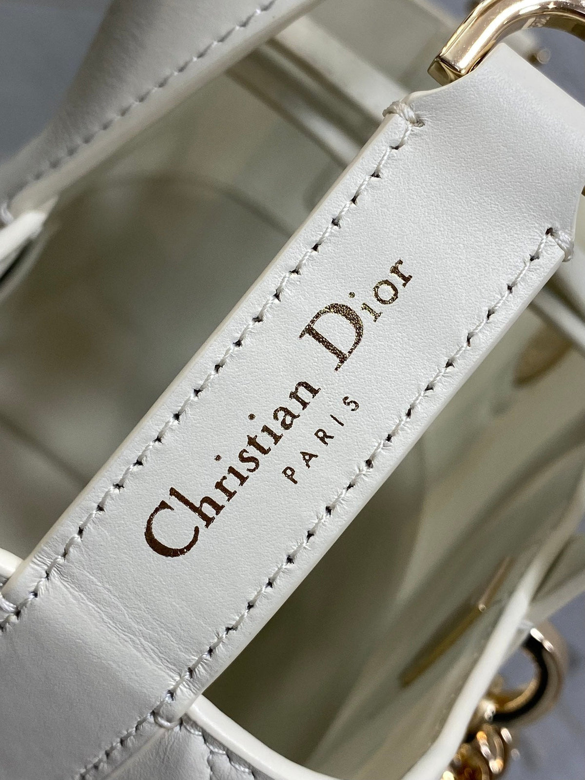 DIOR 25S TOUJOURS VERTICAL TOTE BAG 18 IN IVORY CALFSKIN WITH CHARM BRACELET STRAP