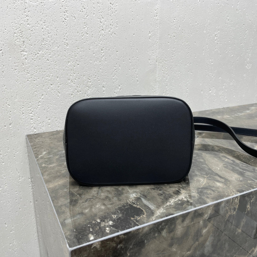 CELINE 25S CUIR TRIOMPHE BAG 30 IN BLACK CALFSKIN