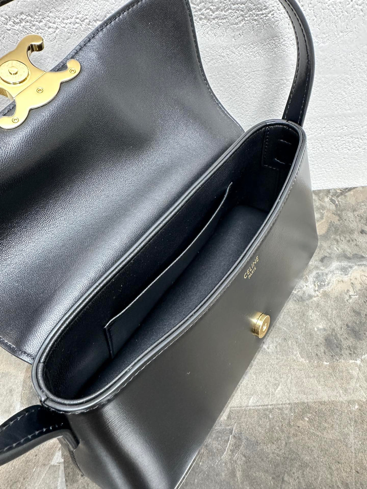 CELINE 25S TRIOMPHE BAG 24 IN BLACK SHINY CALFSKIN