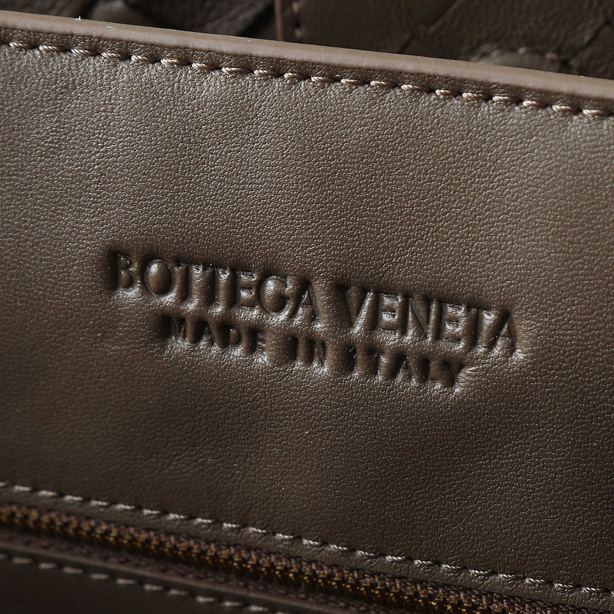 BOTTEGA VENETA 25S LARGE ANDIAMO 42 IN DARK BROWN CALFSKIN GOLD HARDWARE