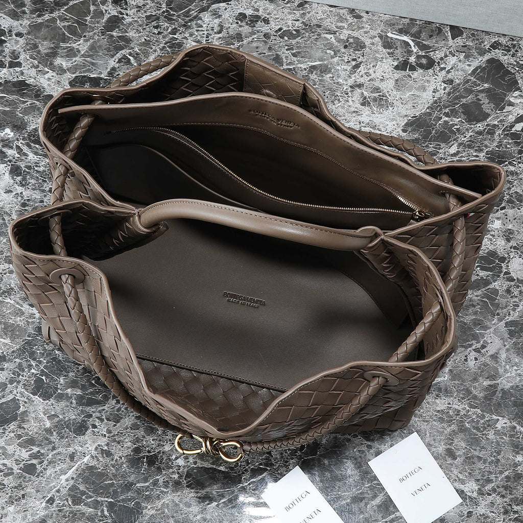 BOTTEGA VENETA 25S LARGE ANDIAMO 42 IN DARK BROWN CALFSKIN GOLD HARDWARE
