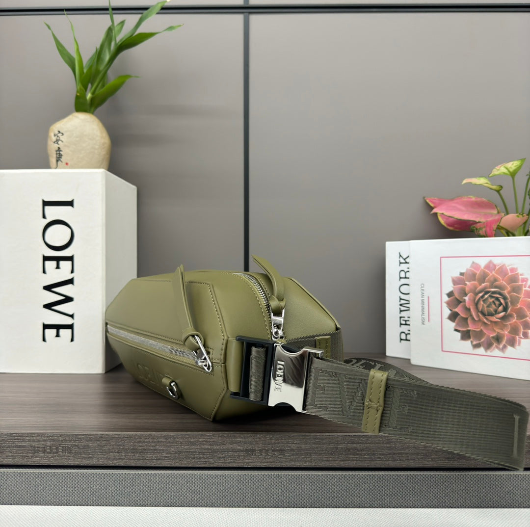 CONVERTIBLE SLING 32 IN OLIVE GREEN CLASSIC CALFSKIN