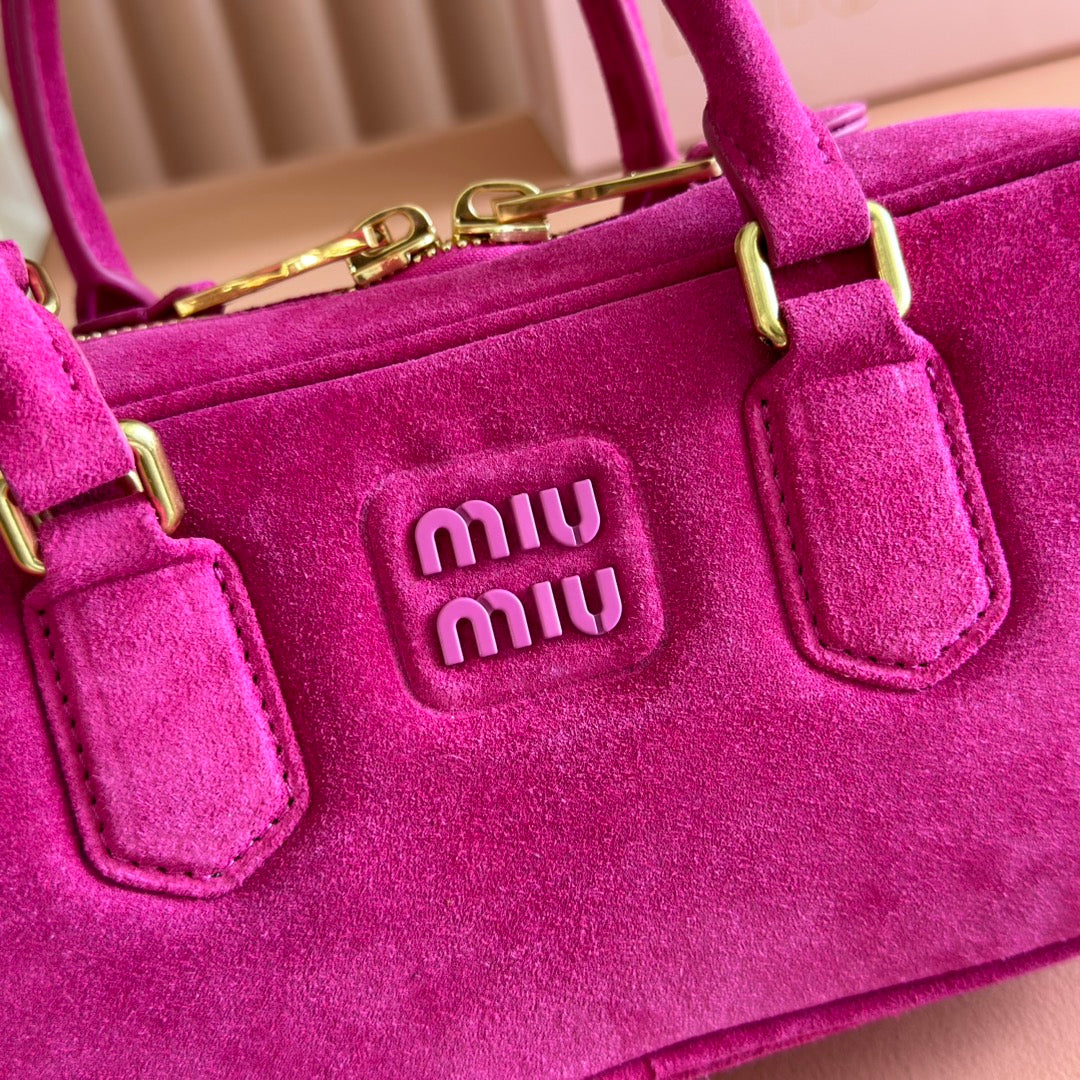ARCADIE BAG 27 IN FUCHSIA SUEDE GOLD HARDWARE