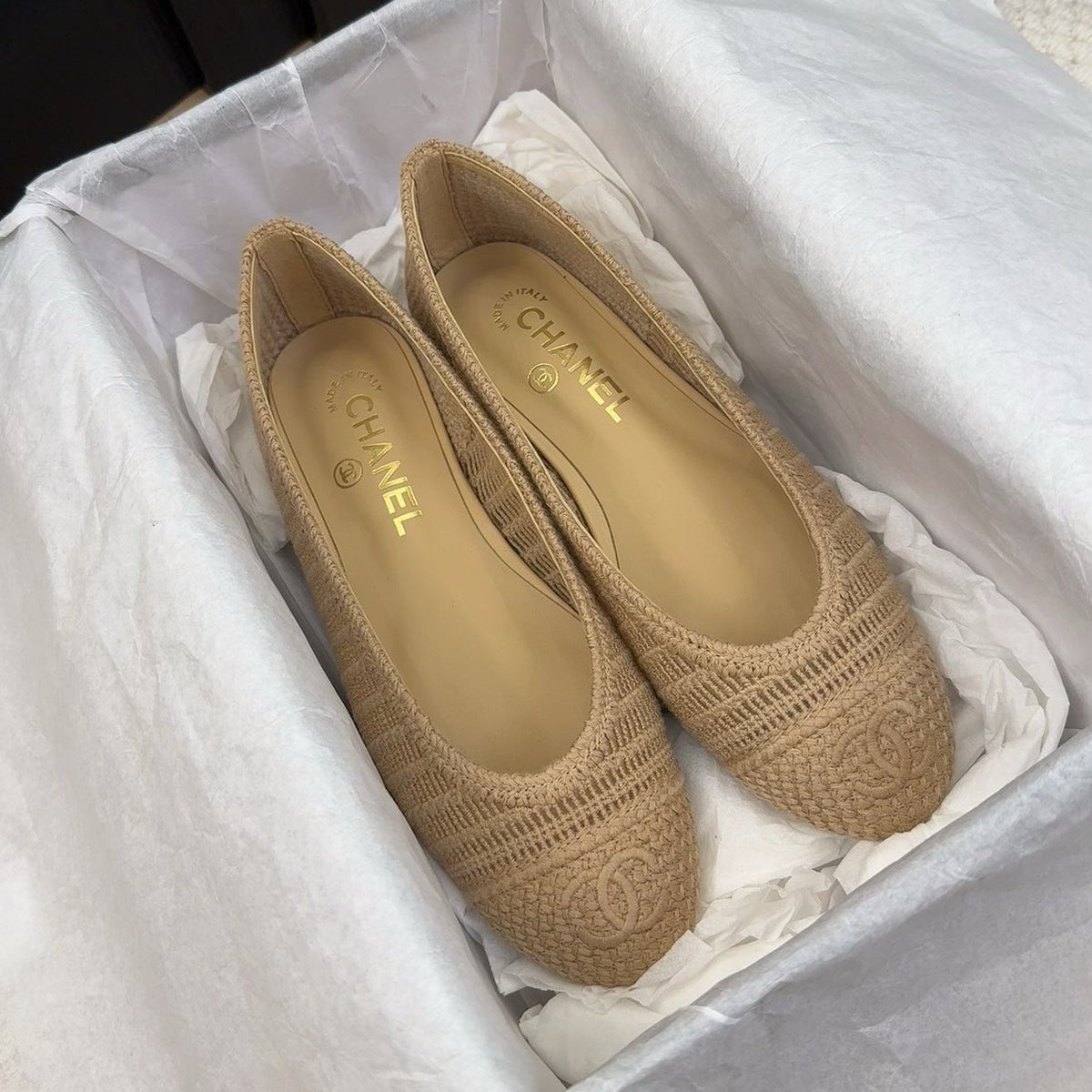 CHANEL 25 Ballet Flat Beige Raffia