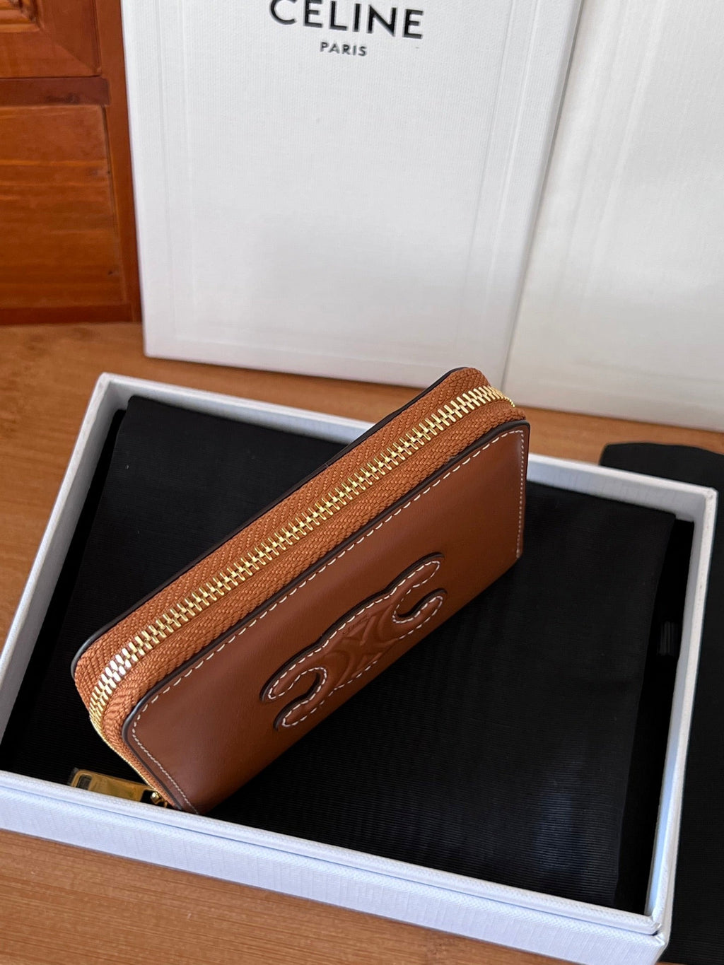 CELINE 25S TRIOMPHE COMPACT ZIPPED WALLET 11 IN BROWN CALFSKIN GOLD HARDWARE