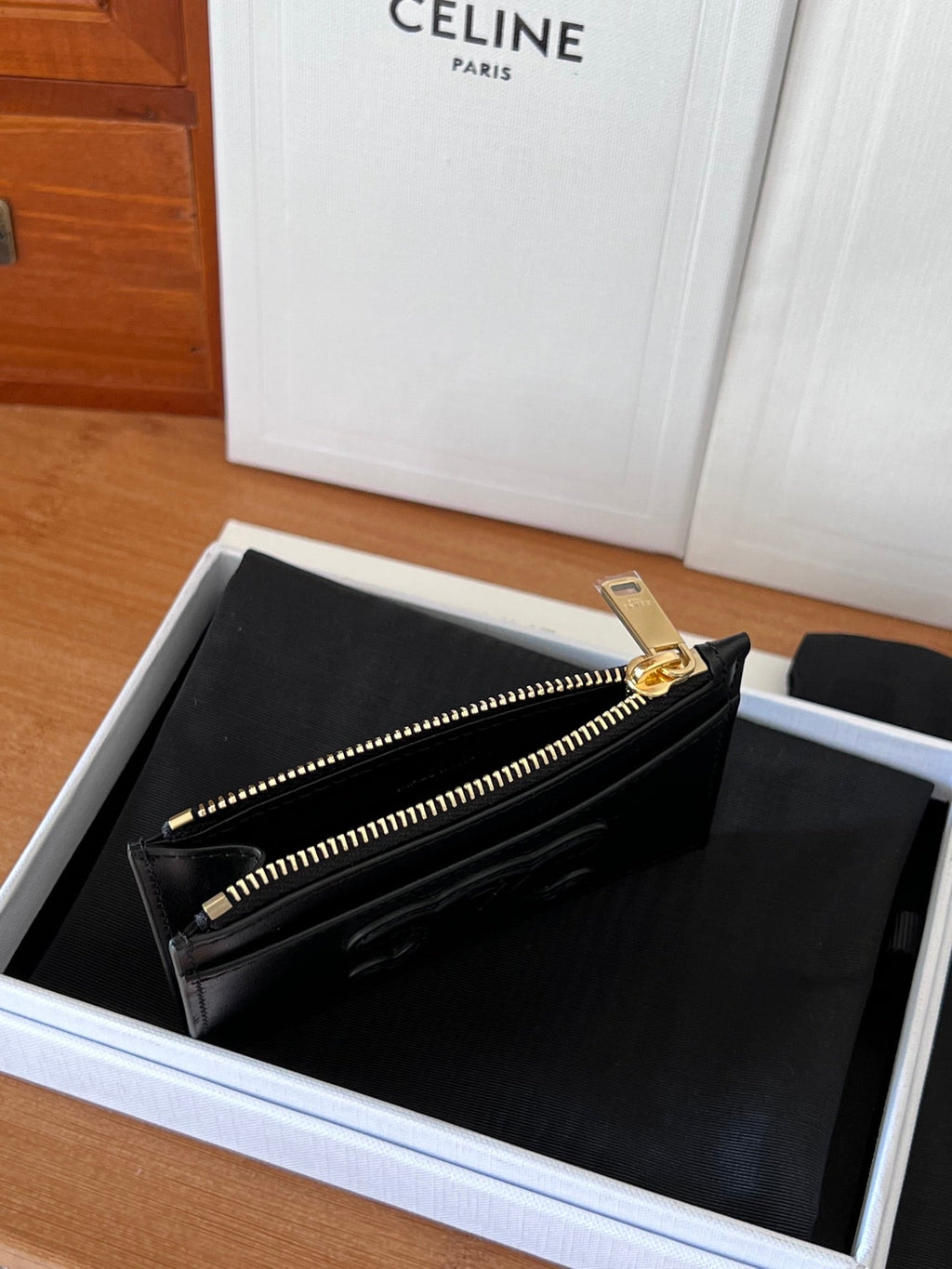 CELINE 25S ZIPPED CARD HOLDER 11 IN BLACK CALFSKIN GOLD HARDWARE