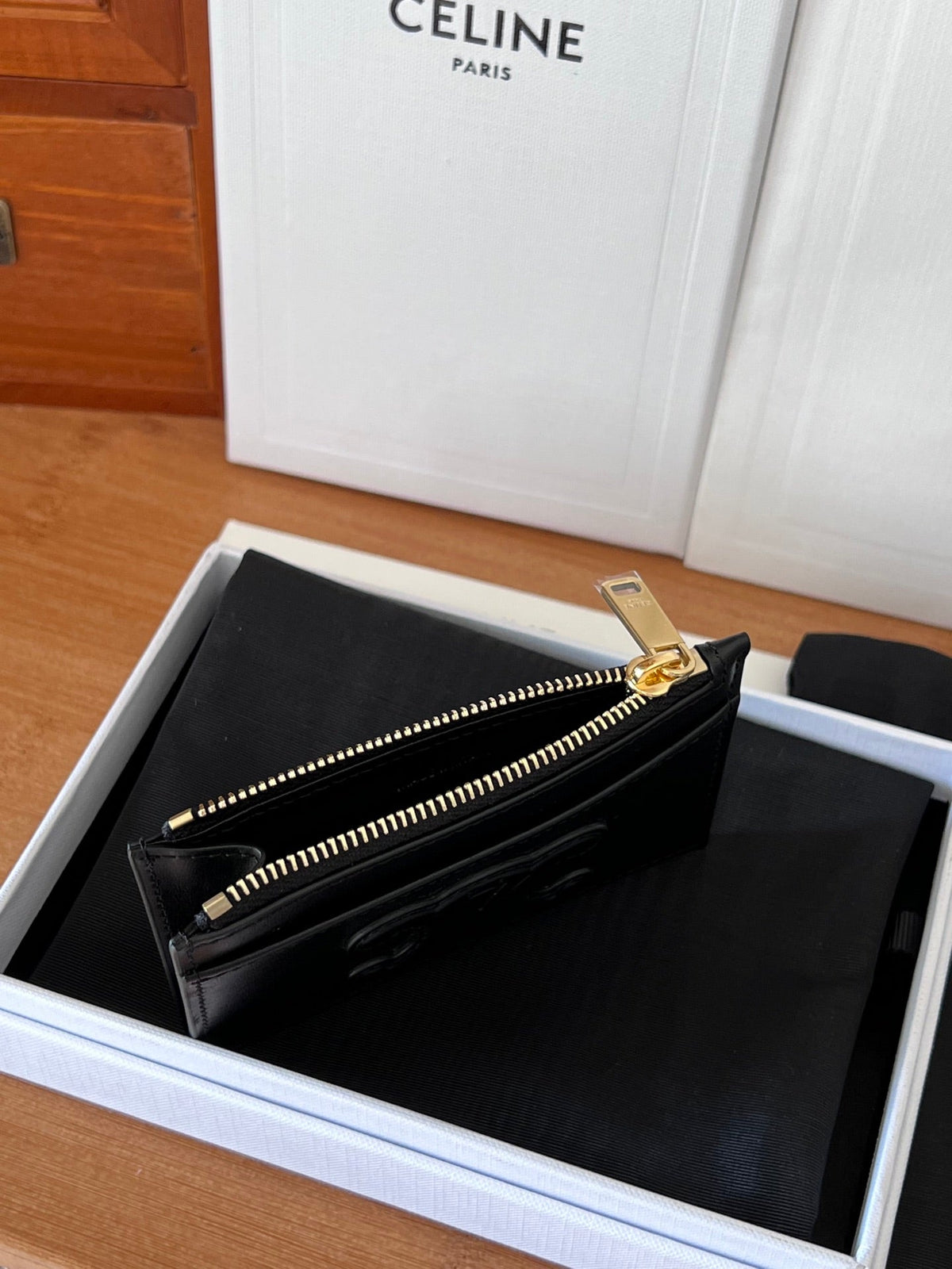 CELINE 25S ZIPPED CARD HOLDER 11 IN BLACK CALFSKIN GOLD HARDWARE