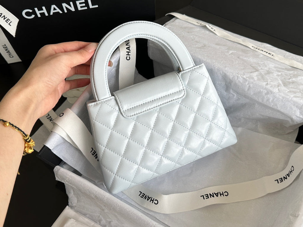 CHANEL VINTAGE KELLY 25S 19 CM IN PASTEL MINT GREEN LAMBSKIN WITH GOLD HARDWARE