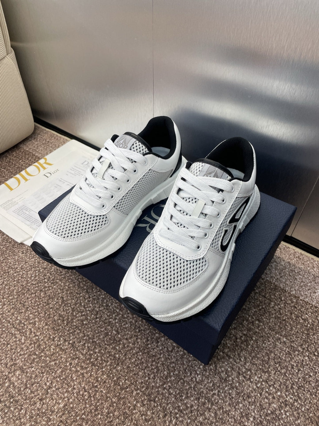DIOR 25S D-RUN'N COUPLE SNEAKERS IN WHITE BLACK CALFSKIN AND MESH
