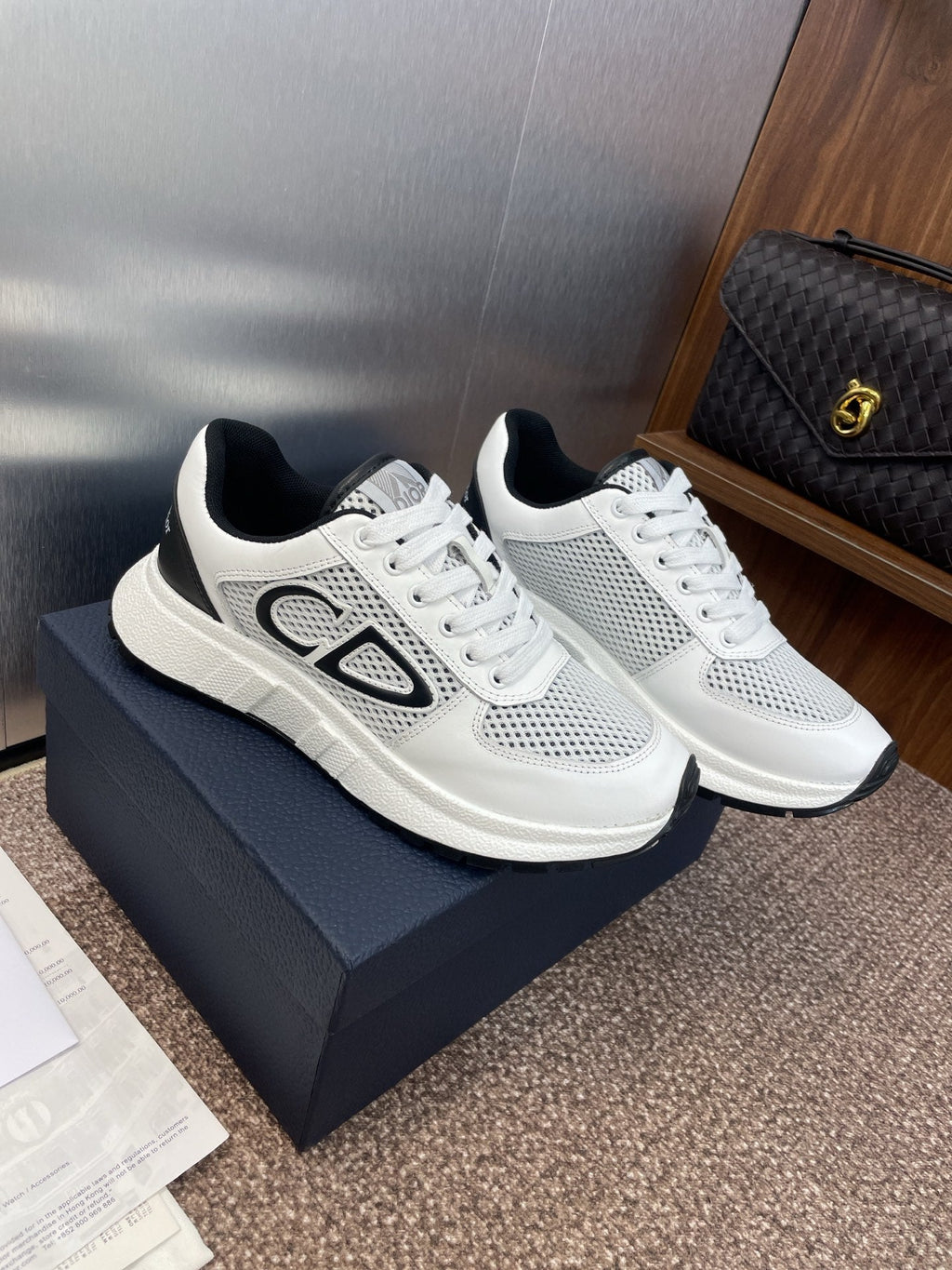 DIOR 25S D-RUN'N COUPLE SNEAKERS IN WHITE BLACK CALFSKIN AND MESH