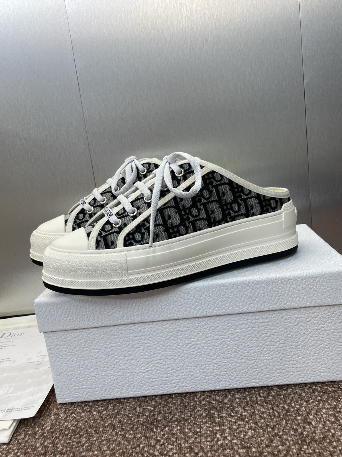 DIOR 25S WALK'N' SNEAKER IN BLACK WHITE OBLIQUE EMBROIDERED COTTON